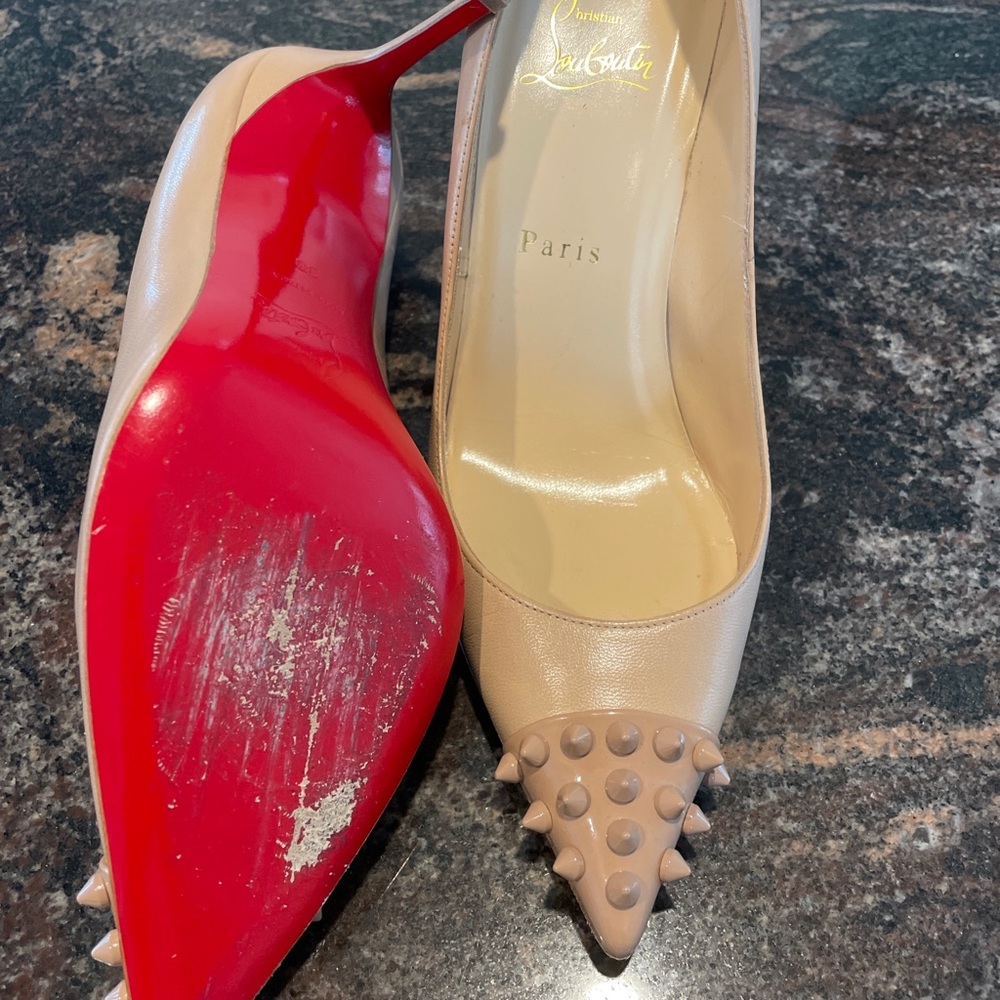 Like new Authentic Christian Louboutin nude pumps